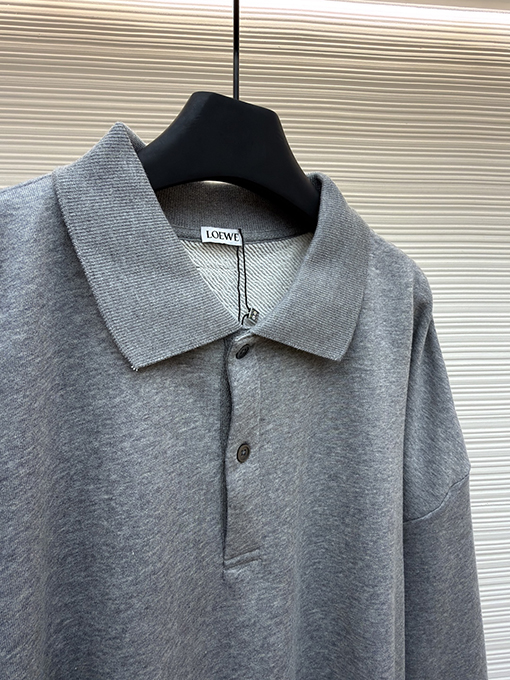 ロエベコピー シンプルなボタンダウンポロシャツ