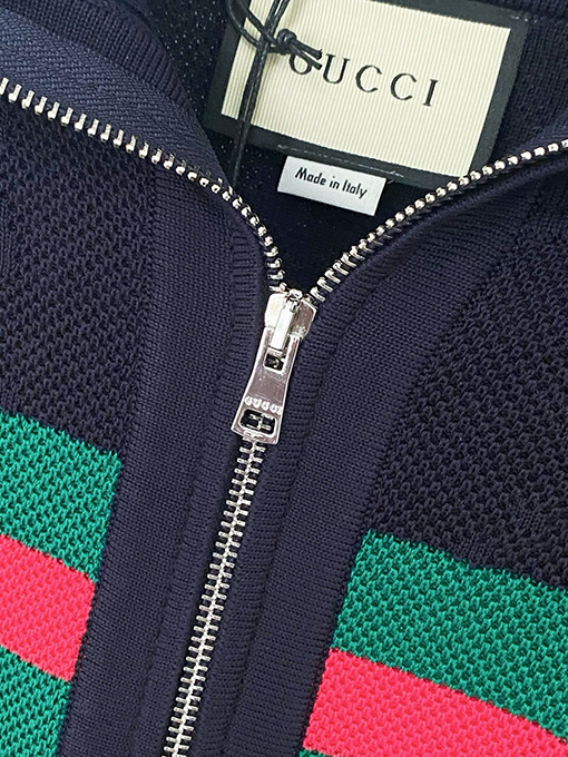 グッチ 新しいロゴ入りツートンカーディガン