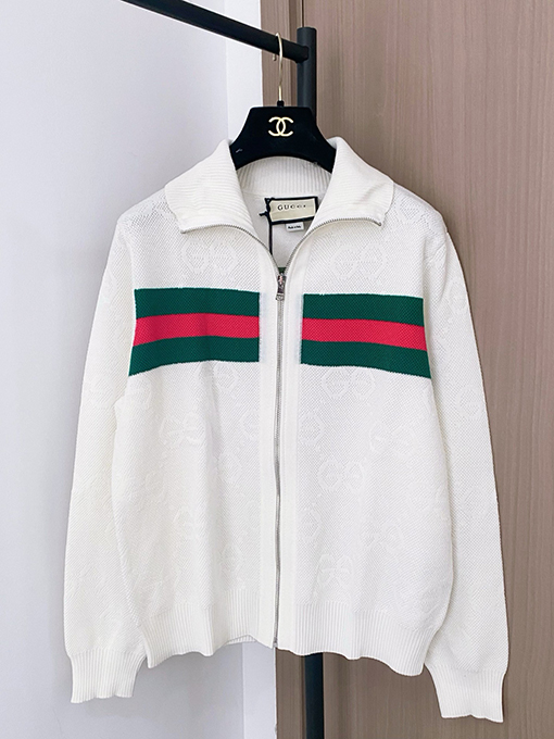 グッチ 新しいロゴ入りツートンカーディガン