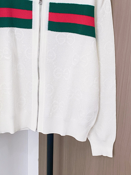 グッチ 新しいロゴ入りツートンカーディガン