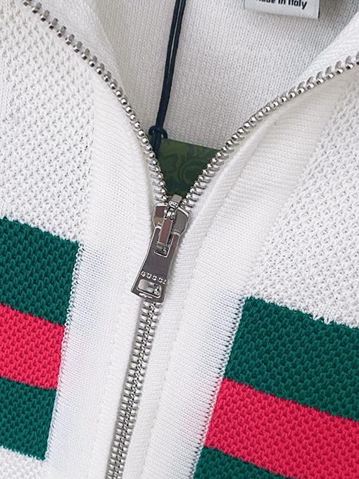 グッチ 新しいロゴ入りツートンカーディガン