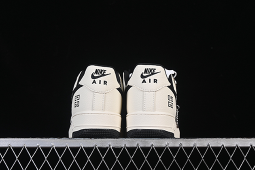 ジバンシイ Nike Air Force 1'07 Low X Givenchy コラボレーションローカットスニーカー