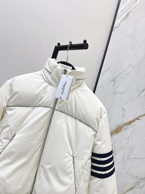 トムブラウンスーパーコピー 新しいフード付きパファージャケット