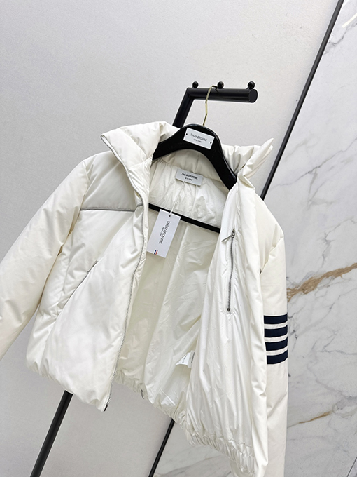 トムブラウンスーパーコピー 新しいフード付きパファージャケット