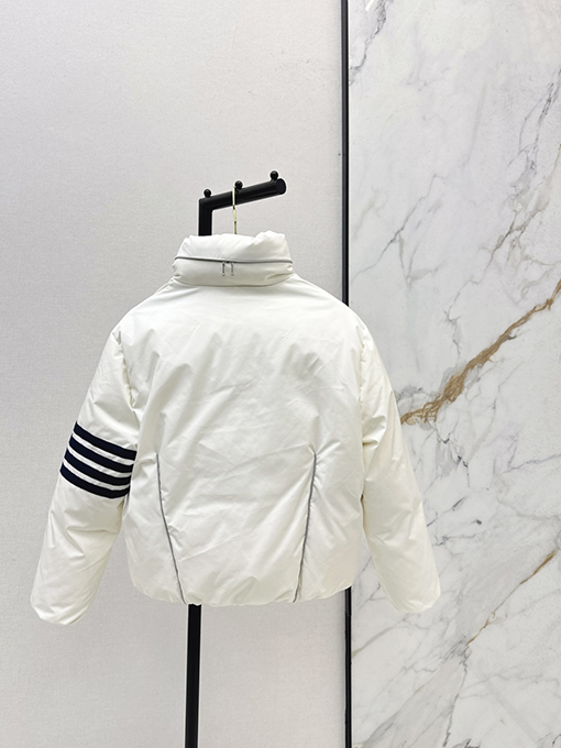 トムブラウンスーパーコピー 新しいフード付きパファージャケット