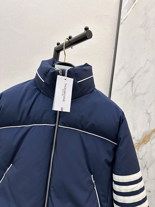 トムブラウンスーパーコピー 新しいフード付きパファージャケット