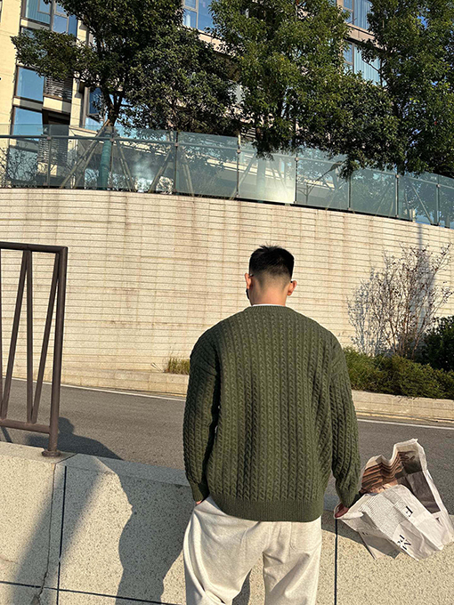 ロエベスーパーコピー ケーブルニットセーター