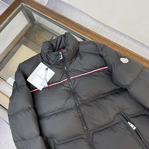 モンクレール メンズスタンドカラーダウンジャケット