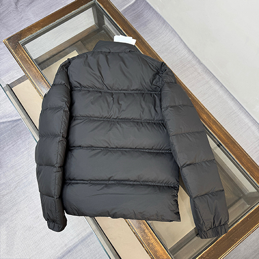 モンクレール メンズスタンドカラーダウンジャケット