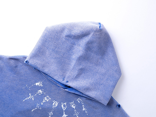 セントマイケル にキャラクターの頭を彩色の古したパーカー