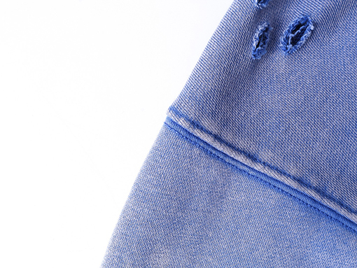 セントマイケル にキャラクターの頭を彩色の古したパーカー