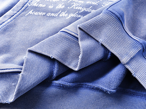 セントマイケル にキャラクターの頭を彩色の古したパーカー