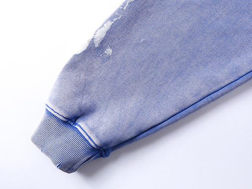 セントマイケル にキャラクターの頭を彩色の古したパーカー