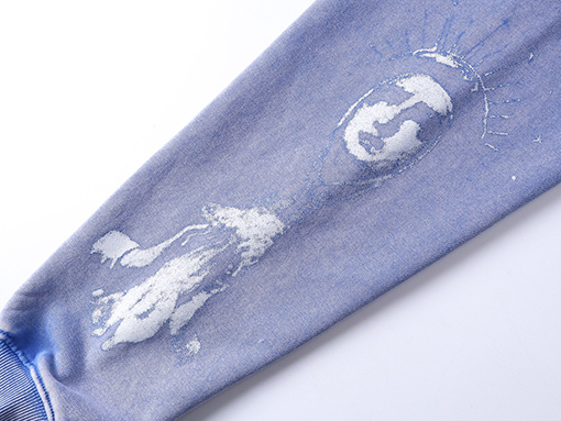 セントマイケル にキャラクターの頭を彩色の古したパーカー