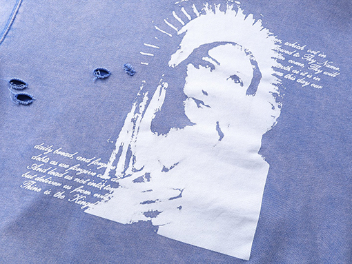 セントマイケル にキャラクターの頭を彩色の古したパーカー