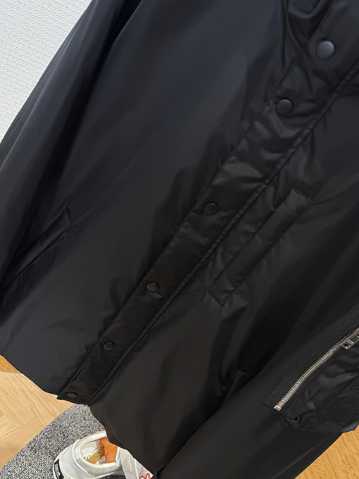 プラダ 袖パッチポケット付きボタンダウンフード付きダウンジャケット