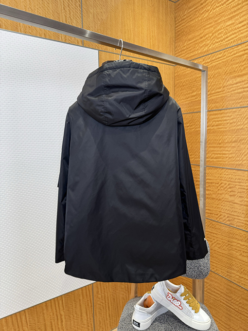 プラダ 袖パッチポケット付きボタンダウンフード付きダウンジャケット