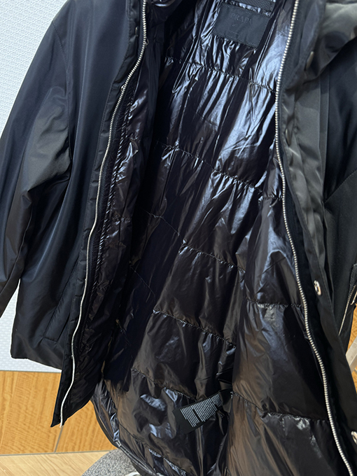 プラダ 袖パッチポケット付きボタンダウンフード付きダウンジャケット