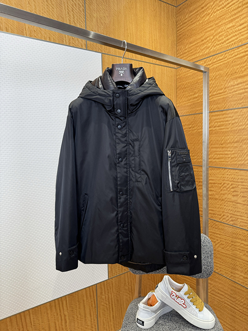 プラダ 袖パッチポケット付きボタンダウンフード付きダウンジャケット