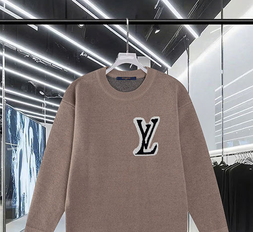ルイヴィトンコピー フロントとバックに大きなロゴが入ったジャカードセーター