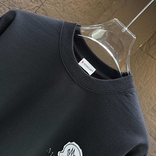 モンクレール スタイリッシュなレターロゴパッチシリコンクルーネックスウェットシャツ