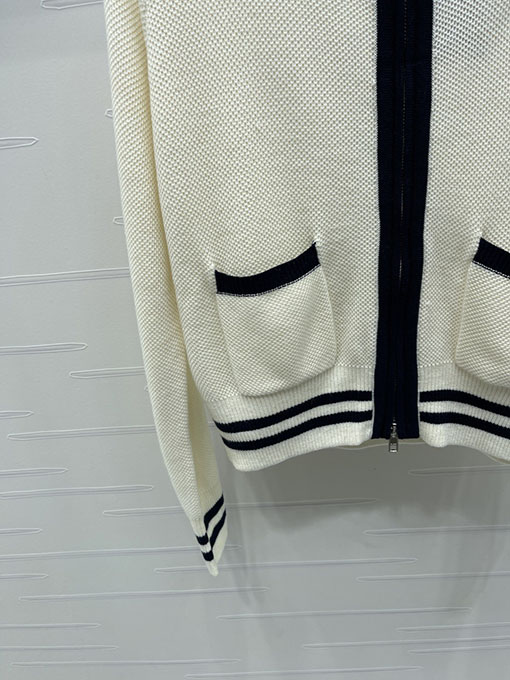 グッチ 新しいジップアップニットセーター