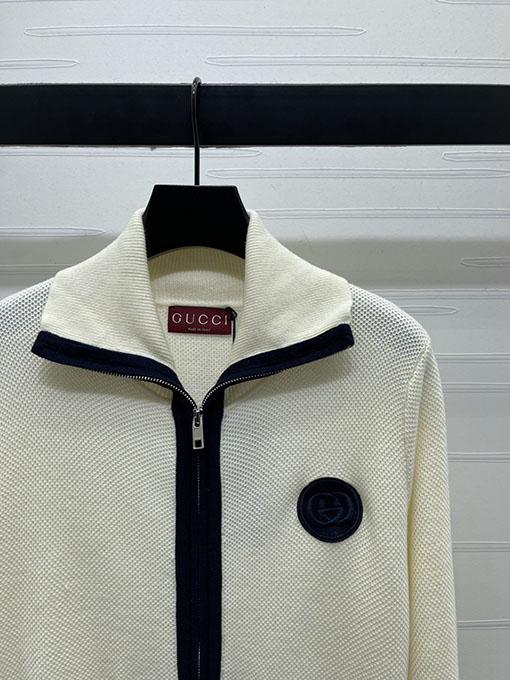 グッチ 新しいジップアップニットセーター