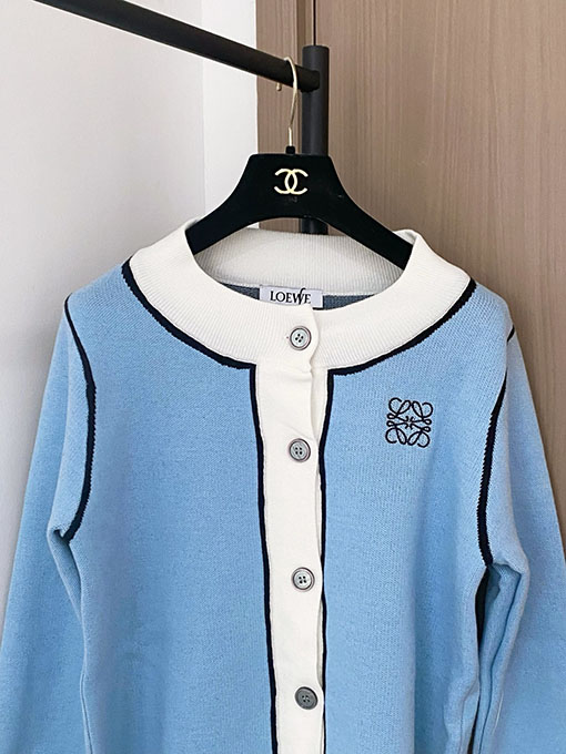 ロエベ 新しいロゴ入りカーディガン