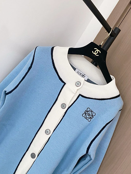 ロエベ 新しいロゴ入りカーディガン