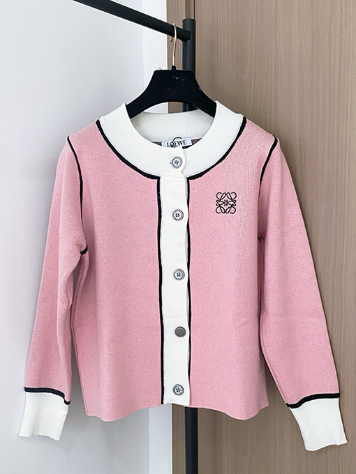 ロエベ 新しいロゴ入りカーディガン