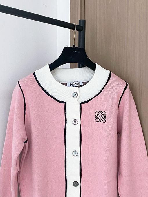 ロエベ 新しいロゴ入りカーディガン