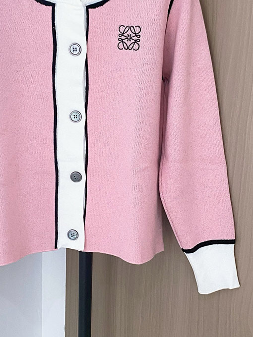 ロエベ 新しいロゴ入りカーディガン