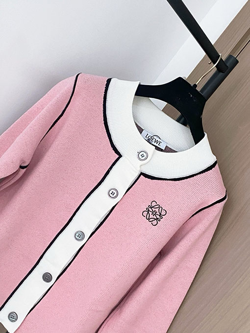 ロエベ 新しいロゴ入りカーディガン