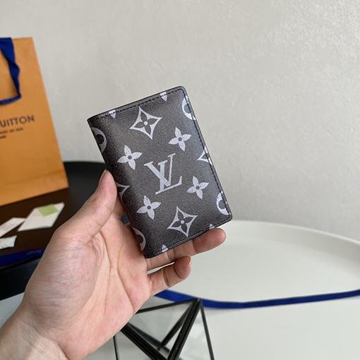 ルイヴィトンコピー Monogram Shadow ポケットウォレット M11535