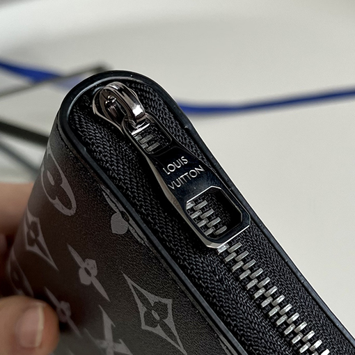 ルイヴィトン Monogram Shadow ファスナー付き縦型財布 M11710