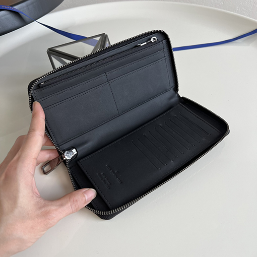 ルイヴィトン Monogram Shadow ファスナー付き縦型財布 M11710