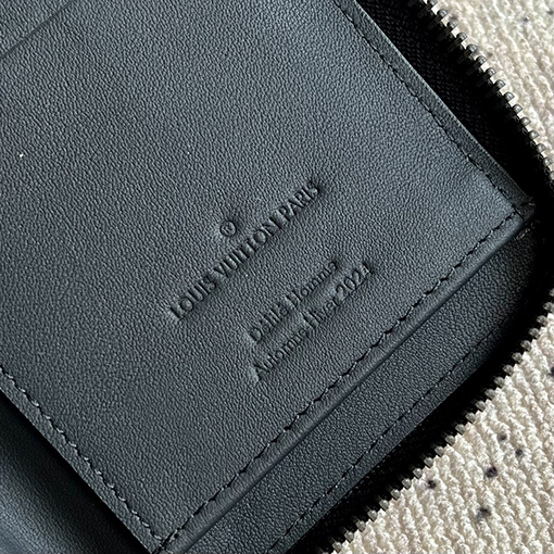 ルイヴィトン Monogram Shadow ファスナー付き縦型財布 M11710