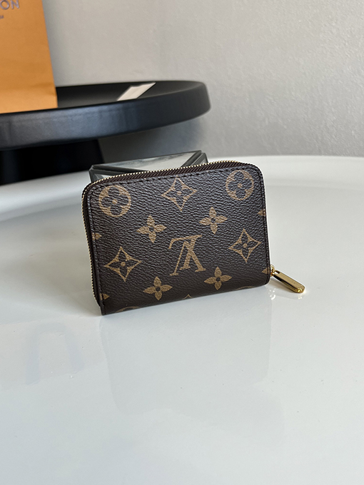 ルイヴィトンスーパーコピー モノグラム ジップ コインケース M60067