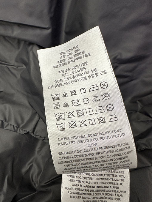 バーバリー ウォーホース刺繍ダウンジャケット