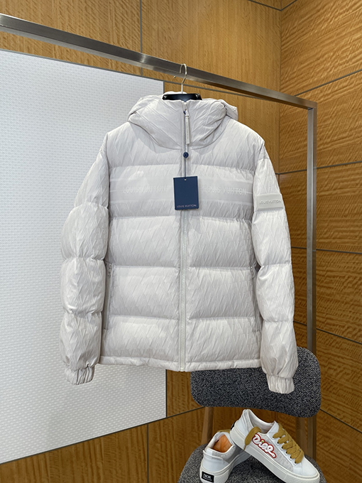 ルイヴィトン レザーラベルのフード付きダウンジャケット