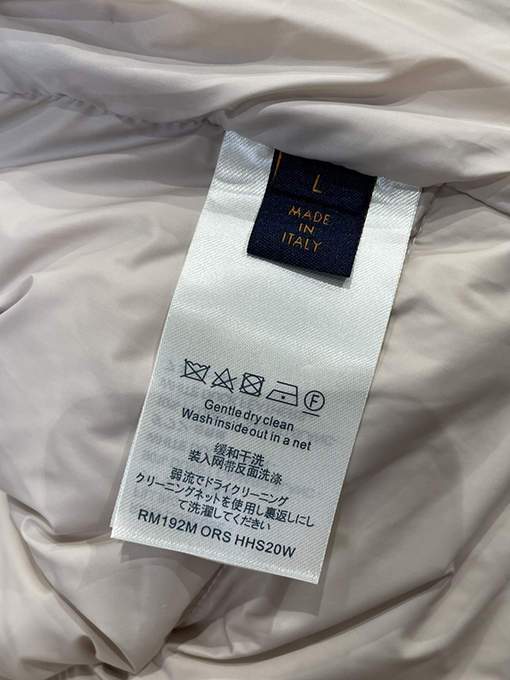 ルイヴィトン レザーラベルのフード付きダウンジャケット