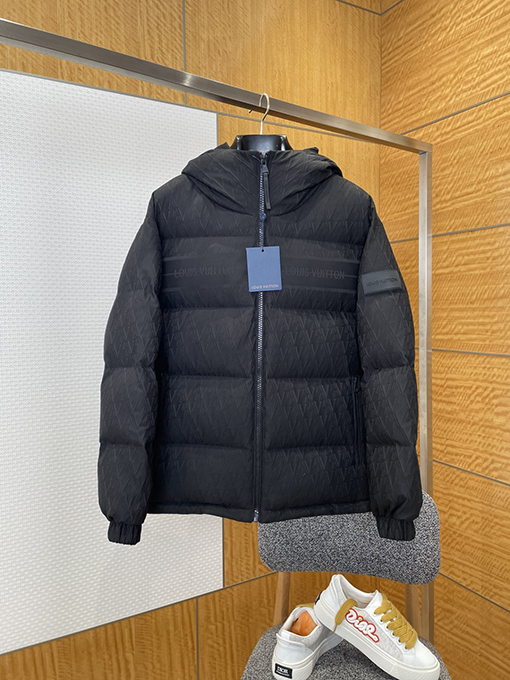ルイヴィトン レザーラベルのフード付きダウンジャケット