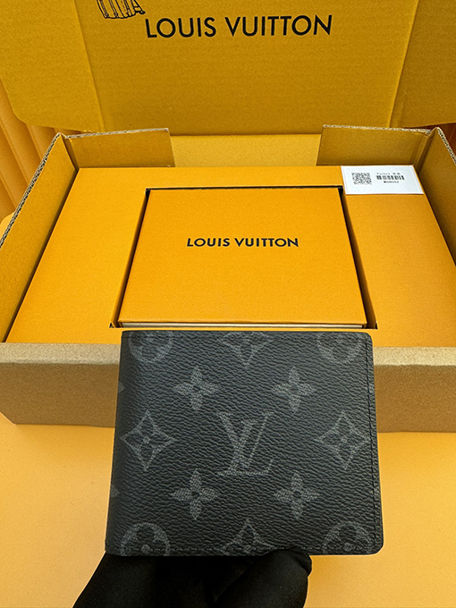 ルイヴィトンコピー フローラルコーティングキャンバスウォレット M64002