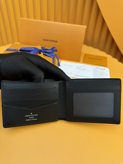 ルイヴィトンコピー フローラルコーティングキャンバスウォレット M64002