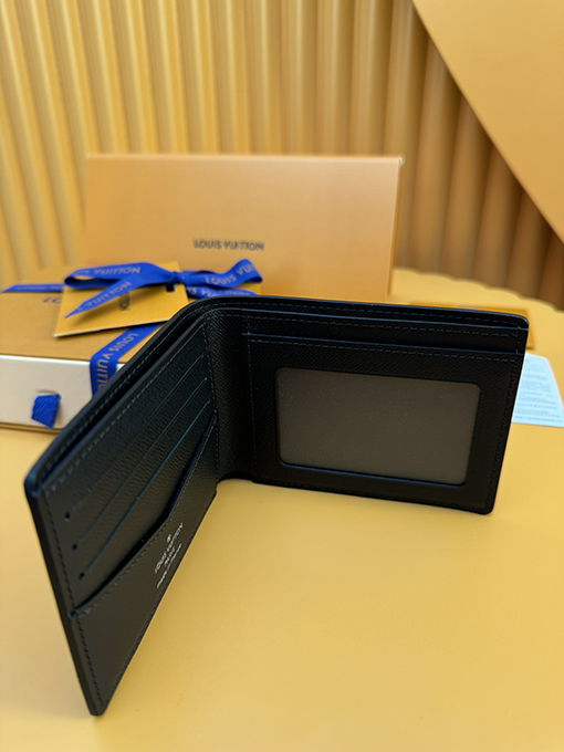 ルイヴィトンコピー フローラルコーティングキャンバスウォレット M64002