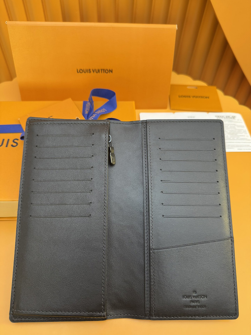 ルイヴィトン Monogram エンボスのソフト牛革ブラザウォレット M69038