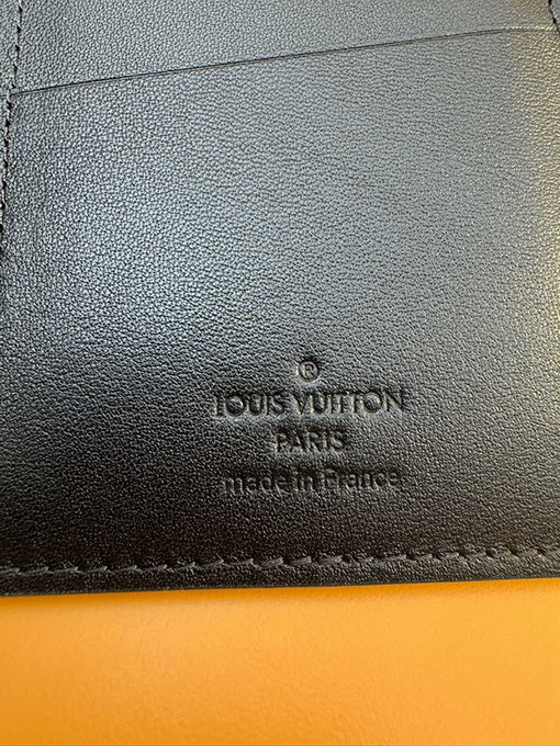 ルイヴィトン Monogram エンボスのソフト牛革ブラザウォレット M69038