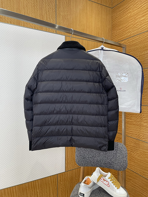 モンクレール パッチワークラムウールカラーダウンジャケット