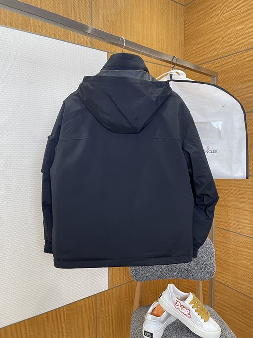 モンクレールスーパーコピー マルチポケットフード付き機能性ジャケット