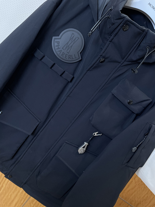 モンクレールスーパーコピー マルチポケットフード付き機能性ジャケット